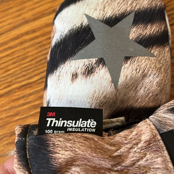 Molo Girl’s Tiger Gloves Size 3/5 - Picture 2 of 6